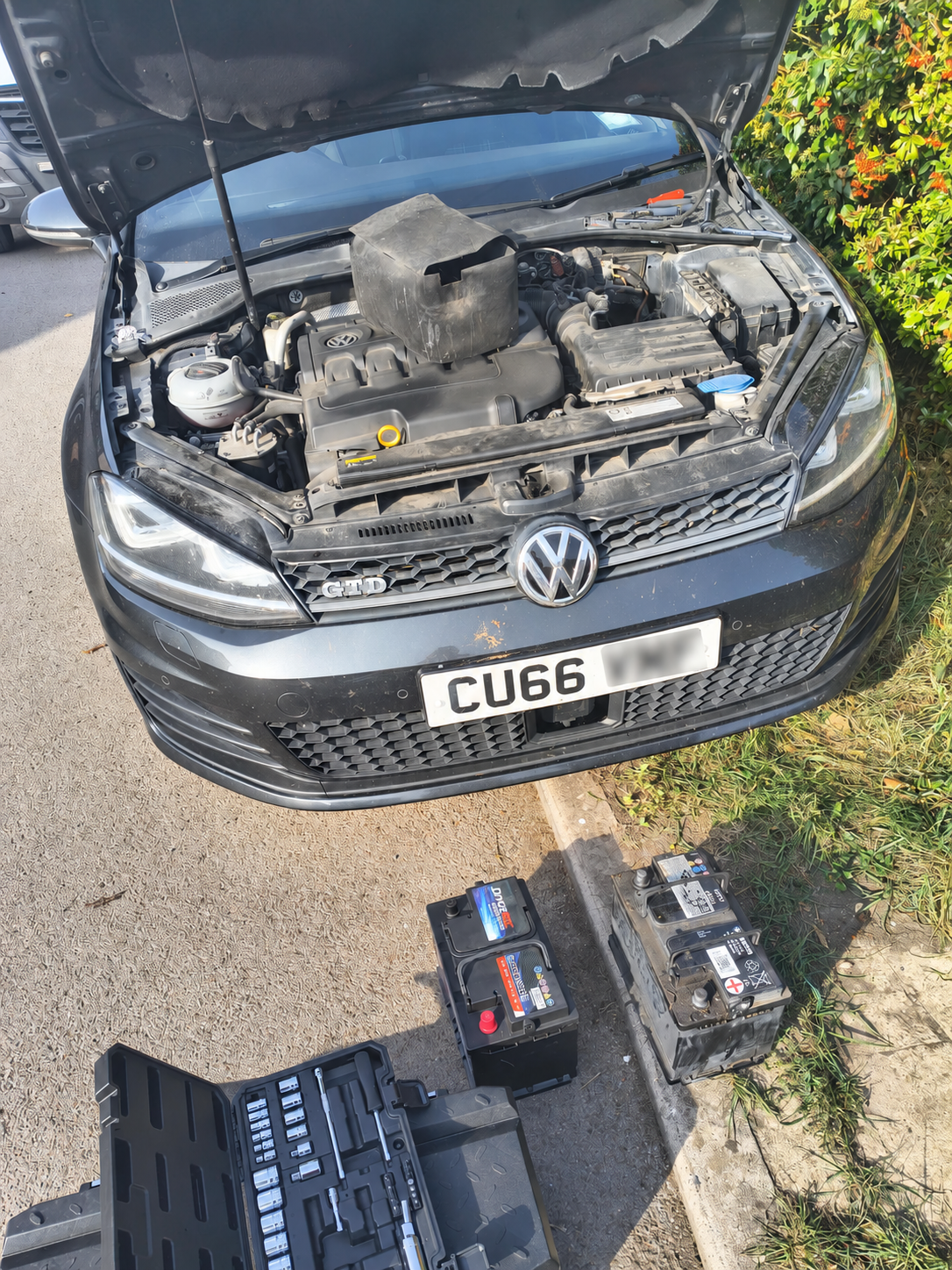 ANYTOW mobile battery replacement support for a car in Oxford